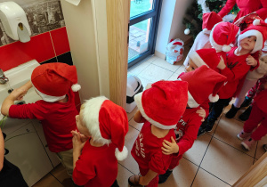 Mikołajkowe warsztaty robienia pizzy w grupie II i spotkanie ze Świętym Mikołajem