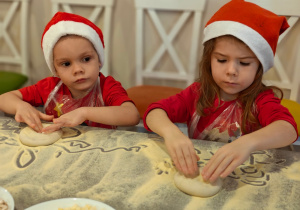Mikołajkowe warsztaty robienia pizzy w grupie II i spotkanie ze Świętym Mikołajem