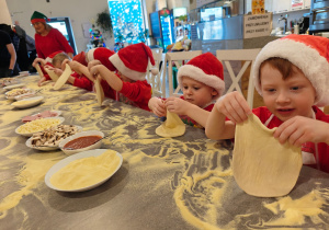 Mikołajkowe warsztaty robienia pizzy w grupie II i spotkanie ze Świętym Mikołajem