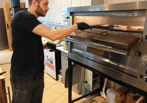 Mikołajkowe warsztaty robienia pizzy w grupie II i spotkanie ze Świętym Mikołajem