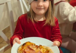 Mikołajkowe warsztaty robienia pizzy w grupie II i spotkanie ze Świętym Mikołajem