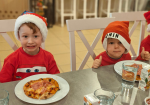 Mikołajkowe warsztaty robienia pizzy w grupie II i spotkanie ze Świętym Mikołajem
