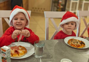 Mikołajkowe warsztaty robienia pizzy w grupie II i spotkanie ze Świętym Mikołajem