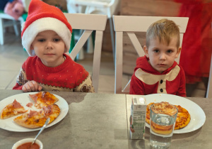 Mikołajkowe warsztaty robienia pizzy w grupie II i spotkanie ze Świętym Mikołajem