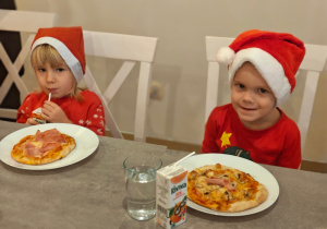 Mikołajkowe warsztaty robienia pizzy w grupie II i spotkanie ze Świętym Mikołajem