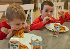 Mikołajkowe warsztaty robienia pizzy w grupie II i spotkanie ze Świętym Mikołajem