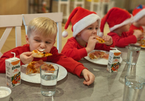Mikołajkowe warsztaty robienia pizzy w grupie II i spotkanie ze Świętym Mikołajem