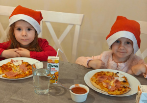 Mikołajkowe warsztaty robienia pizzy w grupie II i spotkanie ze Świętym Mikołajem