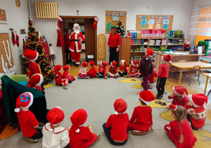 Mikołajkowe warsztaty robienia pizzy w grupie II i spotkanie ze Świętym Mikołajem