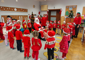Mikołajkowe warsztaty robienia pizzy w grupie II i spotkanie ze Świętym Mikołajem