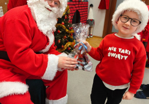 Mikołajkowe warsztaty robienia pizzy w grupie II i spotkanie ze Świętym Mikołajem