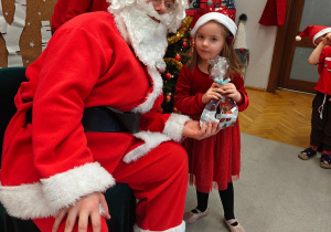 Mikołajkowe warsztaty robienia pizzy w grupie II i spotkanie ze Świętym Mikołajem