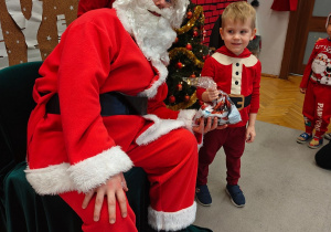 Mikołajkowe warsztaty robienia pizzy w grupie II i spotkanie ze Świętym Mikołajem