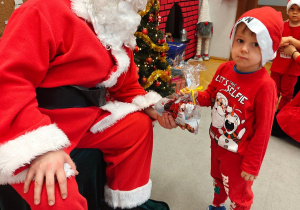 Mikołajkowe warsztaty robienia pizzy w grupie II i spotkanie ze Świętym Mikołajem