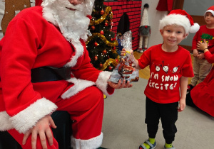 Mikołajkowe warsztaty robienia pizzy w grupie II i spotkanie ze Świętym Mikołajem