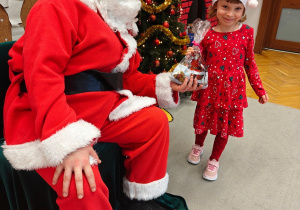 Mikołajkowe warsztaty robienia pizzy w grupie II i spotkanie ze Świętym Mikołajem