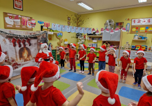 Magia Świąt zaczyna się tam, gdzie tworzy się coś razem … Mikołajki i rodzinne warsztaty dekorowania pierników w grupie X