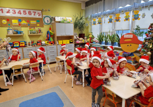 Magia Świąt zaczyna się tam, gdzie tworzy się coś razem … Mikołajki i rodzinne warsztaty dekorowania pierników w grupie X