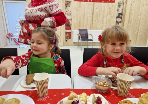 Magia Świąt zaczyna się tam, gdzie tworzy się coś razem … Mikołajki i rodzinne warsztaty dekorowania pierników w grupie X