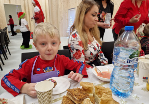 Magia Świąt zaczyna się tam, gdzie tworzy się coś razem … Mikołajki i rodzinne warsztaty dekorowania pierników w grupie X