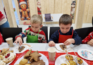 Magia Świąt zaczyna się tam, gdzie tworzy się coś razem … Mikołajki i rodzinne warsztaty dekorowania pierników w grupie X