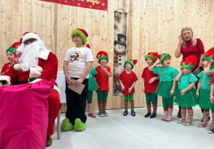 Magia Świąt zaczyna się tam, gdzie tworzy się coś razem … Mikołajki i rodzinne warsztaty dekorowania pierników w grupie X