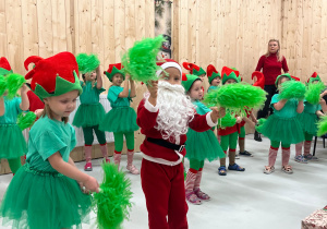 Magia Świąt zaczyna się tam, gdzie tworzy się coś razem … Mikołajki i rodzinne warsztaty dekorowania pierników w grupie X