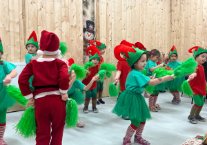 Magia Świąt zaczyna się tam, gdzie tworzy się coś razem … Mikołajki i rodzinne warsztaty dekorowania pierników w grupie X