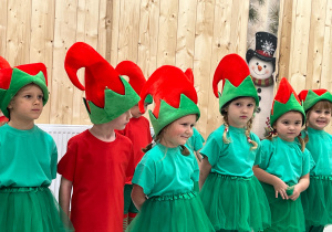 Magia Świąt zaczyna się tam, gdzie tworzy się coś razem … Mikołajki i rodzinne warsztaty dekorowania pierników w grupie X