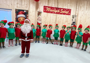 Magia Świąt zaczyna się tam, gdzie tworzy się coś razem … Mikołajki i rodzinne warsztaty dekorowania pierników w grupie X