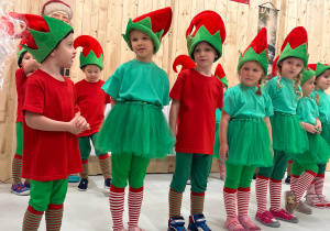 Magia Świąt zaczyna się tam, gdzie tworzy się coś razem … Mikołajki i rodzinne warsztaty dekorowania pierników w grupie X