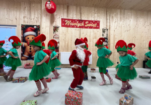 Magia Świąt zaczyna się tam, gdzie tworzy się coś razem … Mikołajki i rodzinne warsztaty dekorowania pierników w grupie X