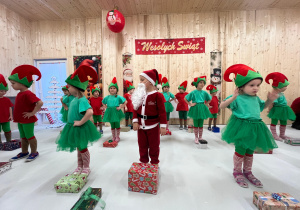 Magia Świąt zaczyna się tam, gdzie tworzy się coś razem … Mikołajki i rodzinne warsztaty dekorowania pierników w grupie X