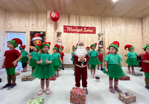 Magia Świąt zaczyna się tam, gdzie tworzy się coś razem … Mikołajki i rodzinne warsztaty dekorowania pierników w grupie X