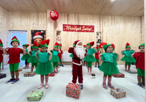 Magia Świąt zaczyna się tam, gdzie tworzy się coś razem … Mikołajki i rodzinne warsztaty dekorowania pierników w grupie X