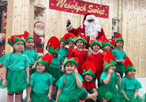 Magia Świąt zaczyna się tam, gdzie tworzy się coś razem … Mikołajki i rodzinne warsztaty dekorowania pierników w grupie X