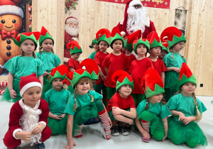 Magia Świąt zaczyna się tam, gdzie tworzy się coś razem … Mikołajki i rodzinne warsztaty dekorowania pierników w grupie X