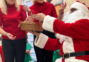 Magia Świąt zaczyna się tam, gdzie tworzy się coś razem … Mikołajki i rodzinne warsztaty dekorowania pierników w grupie X