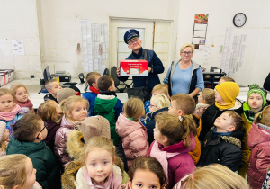 Przedszkolaki listy piszą…do Mikołaja- czyli świąteczna wycieczka na pocztę w ramach preorientacji zawodowej w gr. XI i XII