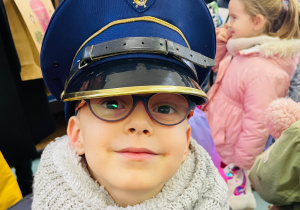 Przedszkolaki listy piszą…do Mikołaja- czyli świąteczna wycieczka na pocztę w ramach preorientacji zawodowej w gr. XI i XII