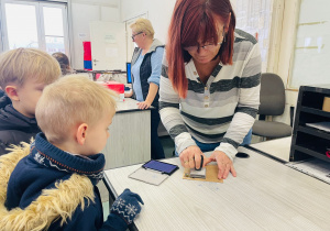 Przedszkolaki listy piszą…do Mikołaja- czyli świąteczna wycieczka na pocztę w ramach preorientacji zawodowej w gr. XI i XII