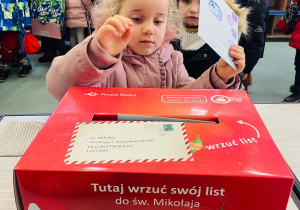 Przedszkolaki listy piszą…do Mikołaja- czyli świąteczna wycieczka na pocztę w ramach preorientacji zawodowej w gr. XI i XII