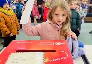 Przedszkolaki listy piszą…do Mikołaja- czyli świąteczna wycieczka na pocztę w ramach preorientacji zawodowej w gr. XI i XII