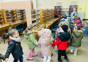 Przedszkolaki listy piszą…do Mikołaja- czyli świąteczna wycieczka na pocztę w ramach preorientacji zawodowej w gr. XI i XII