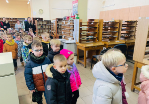 Przedszkolaki listy piszą…do Mikołaja- czyli świąteczna wycieczka na pocztę w ramach preorientacji zawodowej w gr. XI i XII