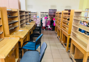 Przedszkolaki listy piszą…do Mikołaja- czyli świąteczna wycieczka na pocztę w ramach preorientacji zawodowej w gr. XI i XII