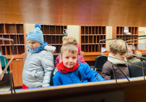 Przedszkolaki listy piszą…do Mikołaja- czyli świąteczna wycieczka na pocztę w ramach preorientacji zawodowej w gr. XI i XII