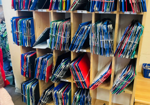 Przedszkolaki listy piszą…do Mikołaja- czyli świąteczna wycieczka na pocztę w ramach preorientacji zawodowej w gr. XI i XII