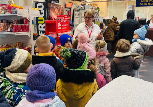 Przedszkolaki listy piszą…do Mikołaja- czyli świąteczna wycieczka na pocztę w ramach preorientacji zawodowej w gr. XI i XII