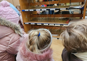 Przedszkolaki listy piszą…do Mikołaja- czyli świąteczna wycieczka na pocztę w ramach preorientacji zawodowej w gr. XI i XII